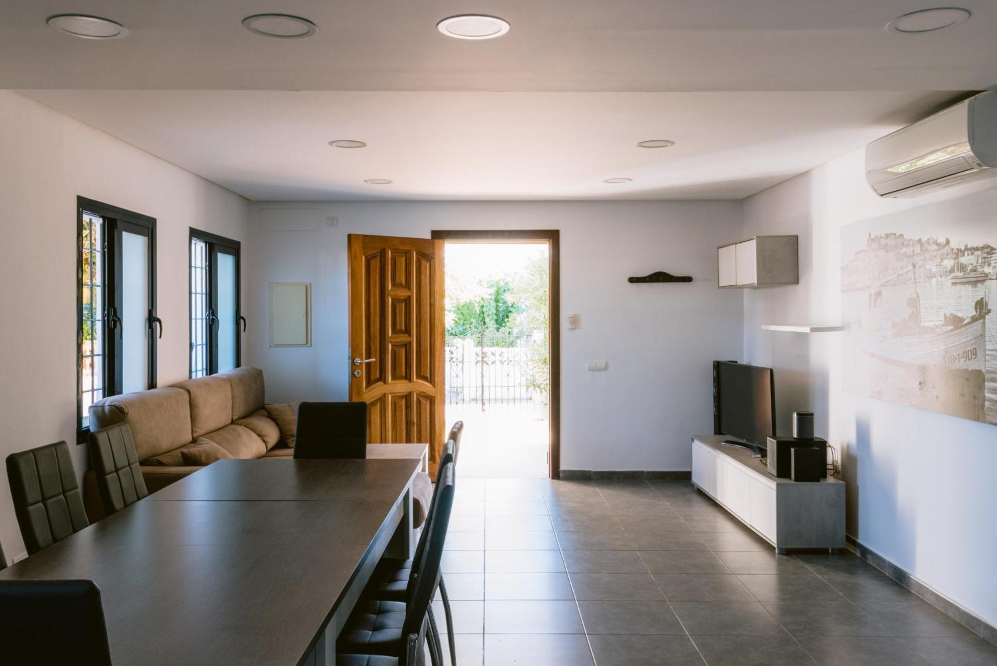 Villa Torres Is A Great Villa Only A 10 Minute Walk From The Centre Of Playa Den Bossa Sant Jordi de ses Salines Exteriör bild